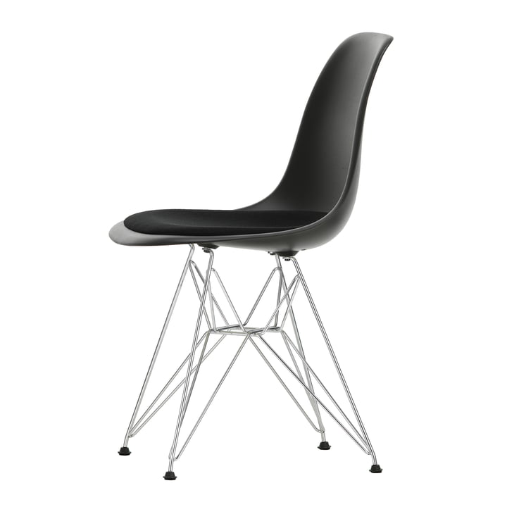 Eames Plastic Side Chair DSR with seat cushion from Vitra in chrome / deep black (felt glides basic dark)
