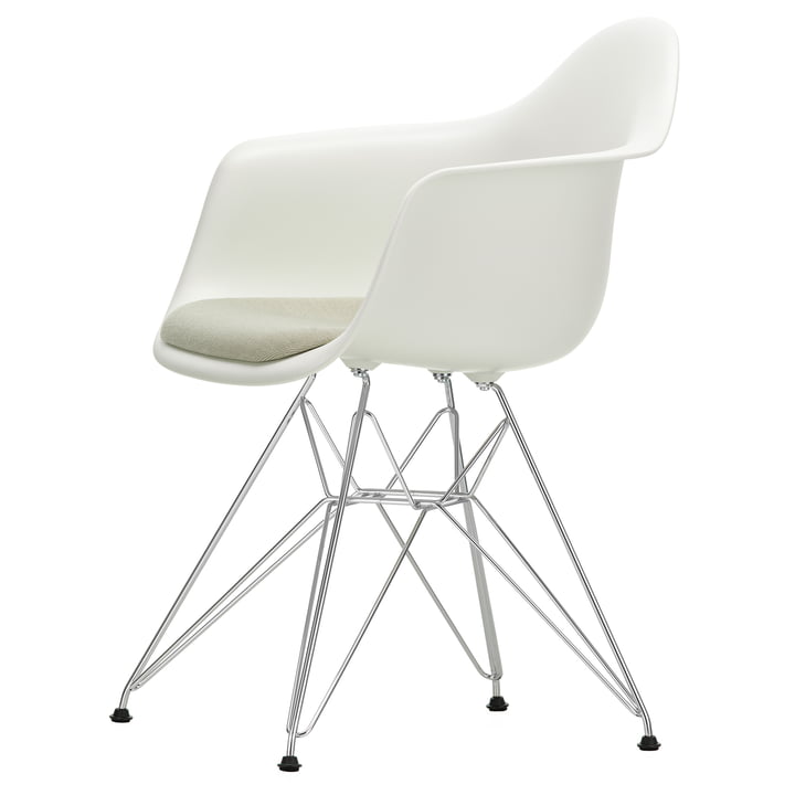 Eames Plastic Armchair DAR with seat cushion from Vitra in chrome / white (felt glides basic dark)