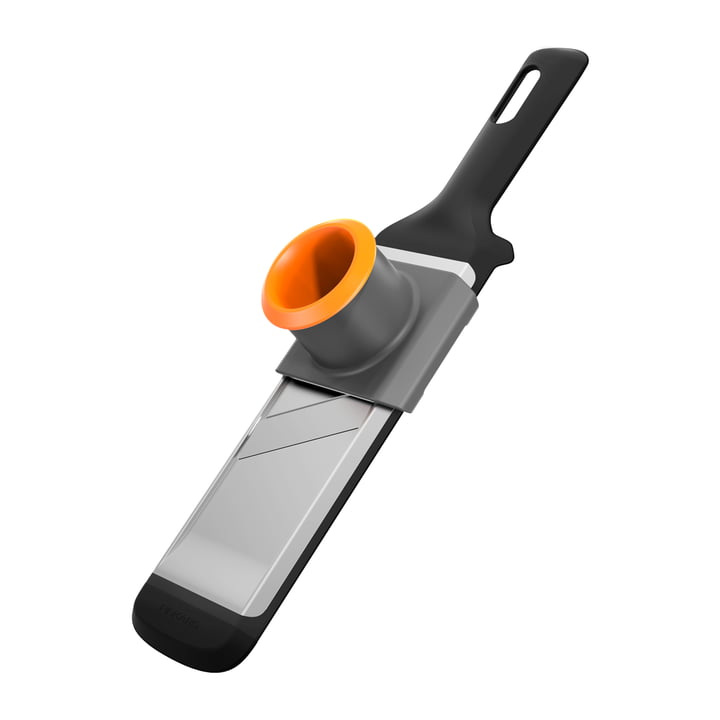 Functional Form Vegetable slicer from Fiskars in black / orange