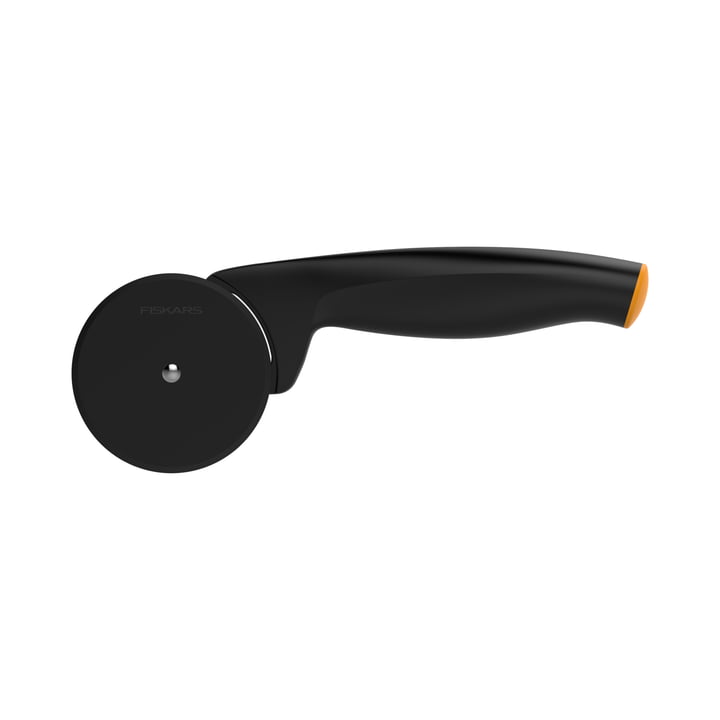 Functional Form Pizza cutter from Fiskars in black / orange