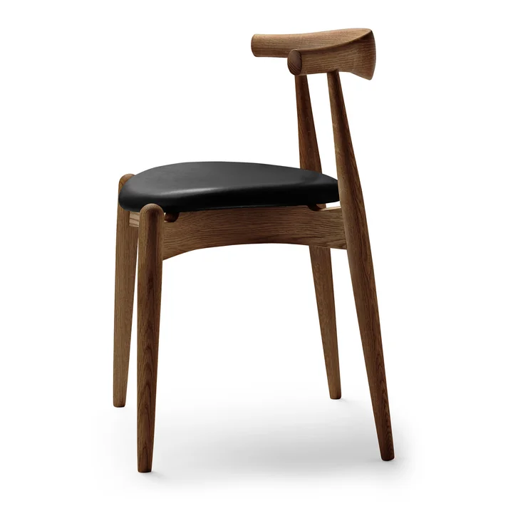 CH20 Elbow Chair from Carl Hansen in the finish smoked oak / black leather (Thor 301)