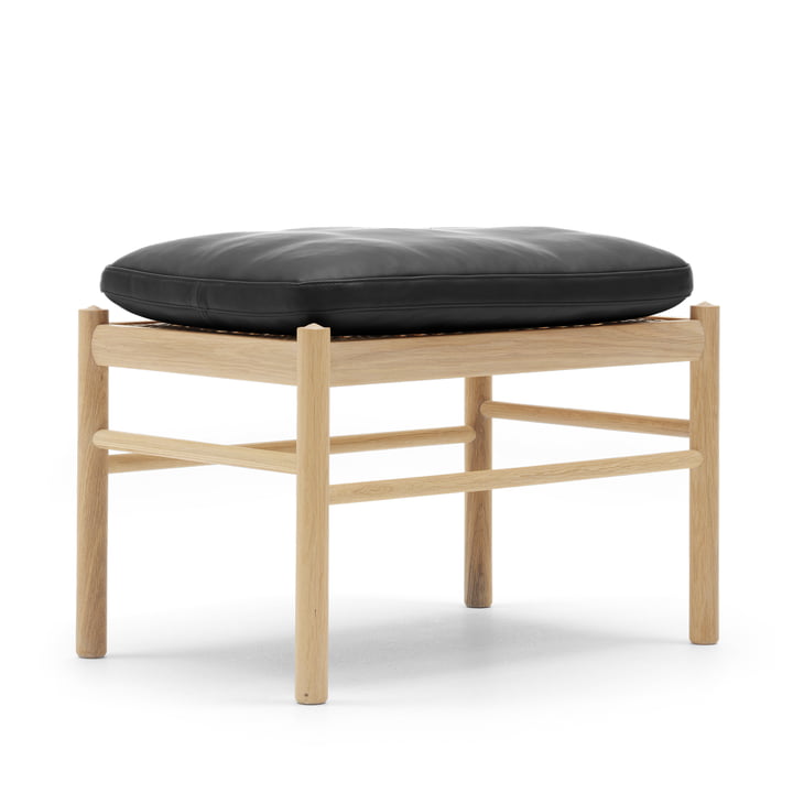 OW149F Colonial Footstool from Carl Hansen in the finish soaped oak / leather SIF 98