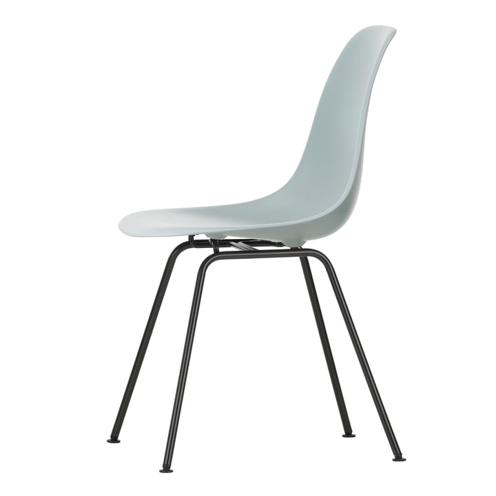 Eames Plastic Side Chair DSX from Vitra in the design light gray / basic dark