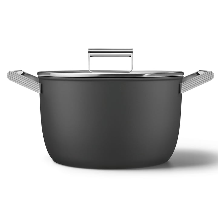 50's Style Casserole with glass lid from Smeg in color black