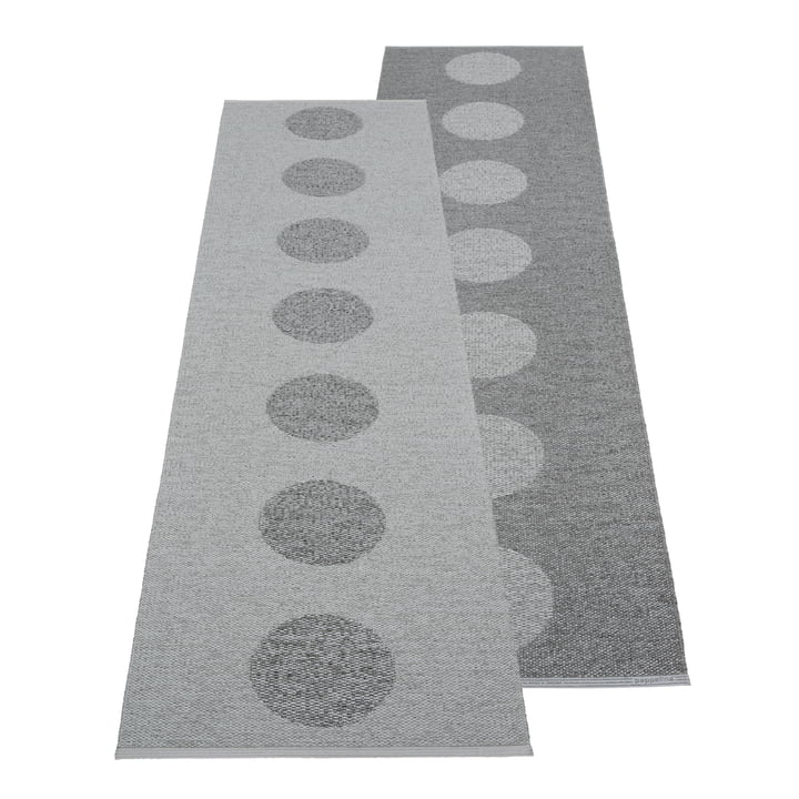 Vera Carpet 2. 0, 70 x 280 cm, grey / granit metallic by Pappelina
