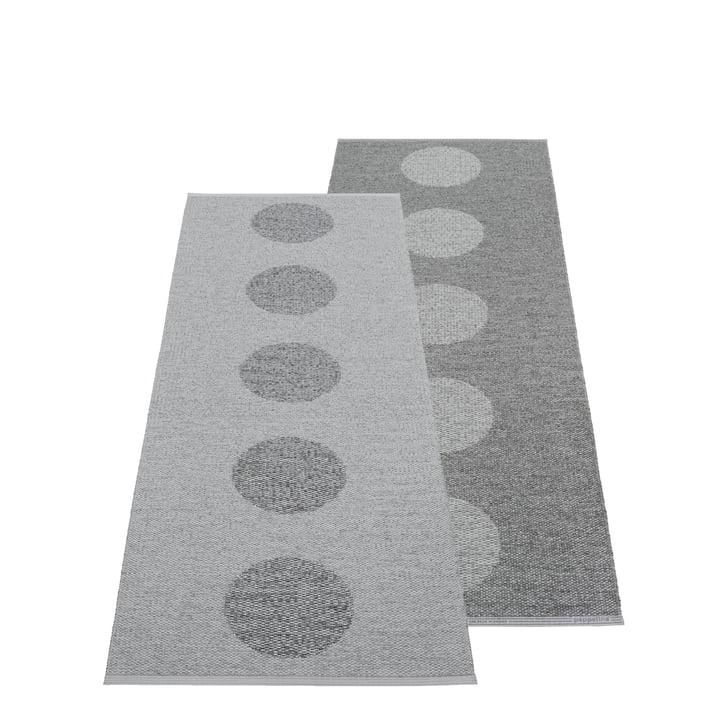 Vera Carpet 2. 0, 70 x 200 cm, grey / granit metallic by Pappelina