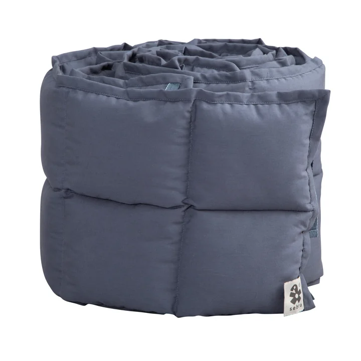 Baby cot bumper from Sebra in the version square quilted / nordic blue