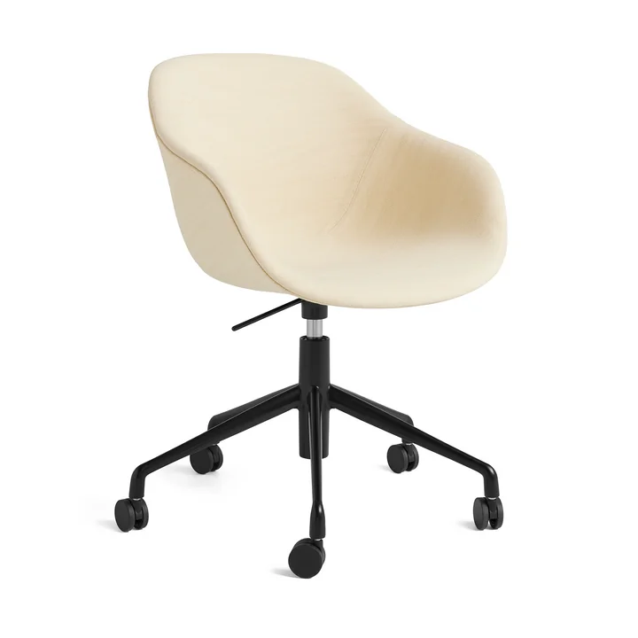 About A Chair AAC 253, aluminum powder-coated black / Raas 412 from HAY