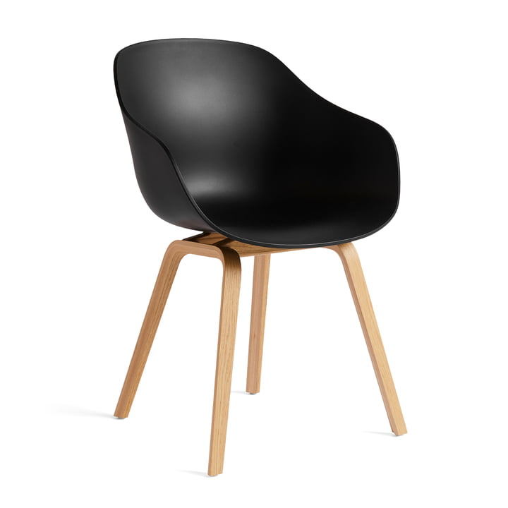 About a Chair AAC 222, oak lacquered / black from Hay