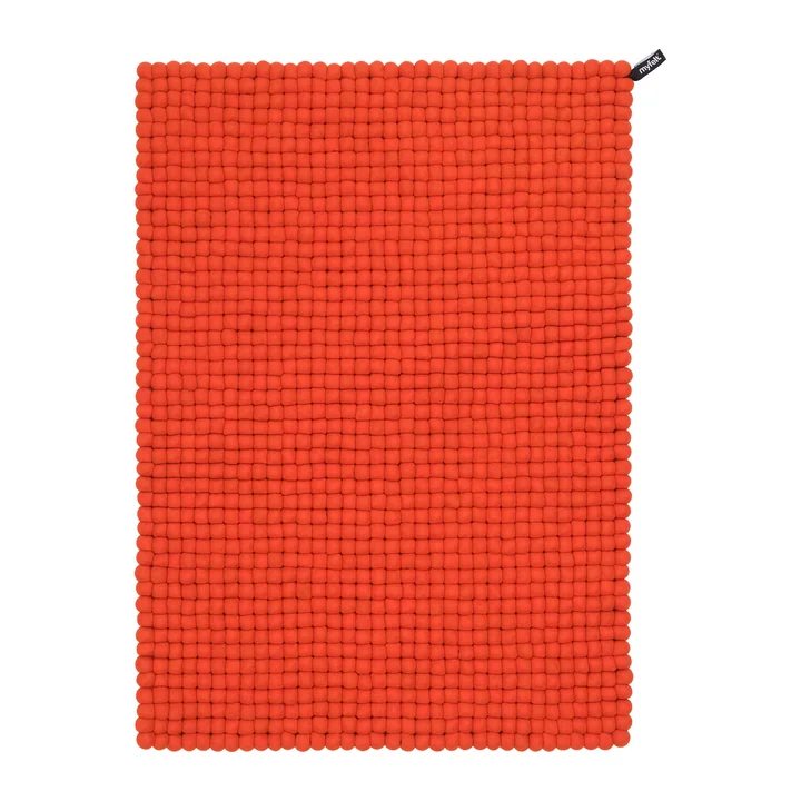 Mats Felt ball rug from myfelt in the color red