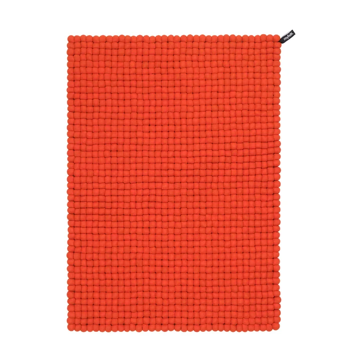 Mats Felt ball rug from myfelt in the color red