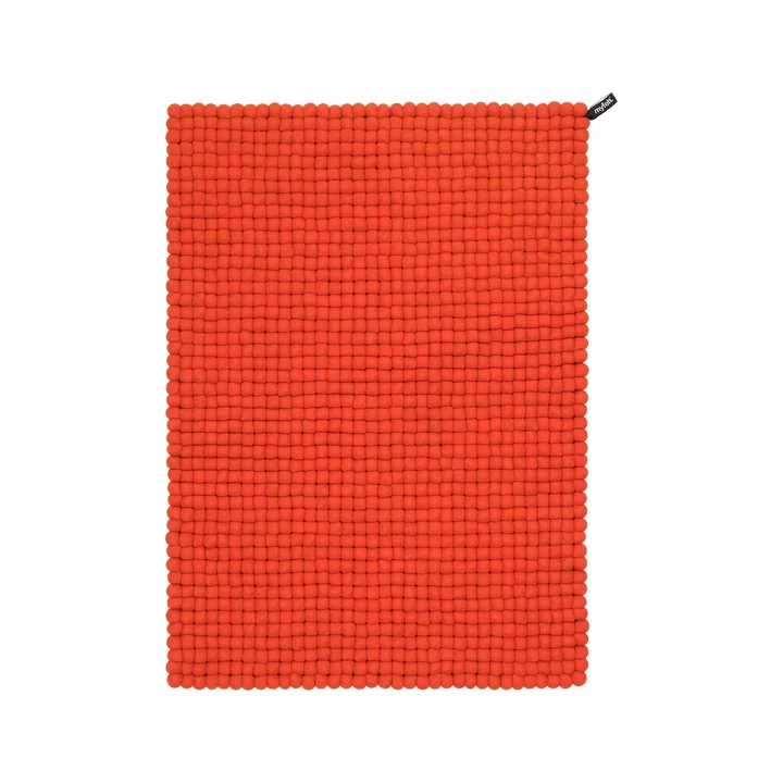 Mats Felt ball rug from myfelt in the color red