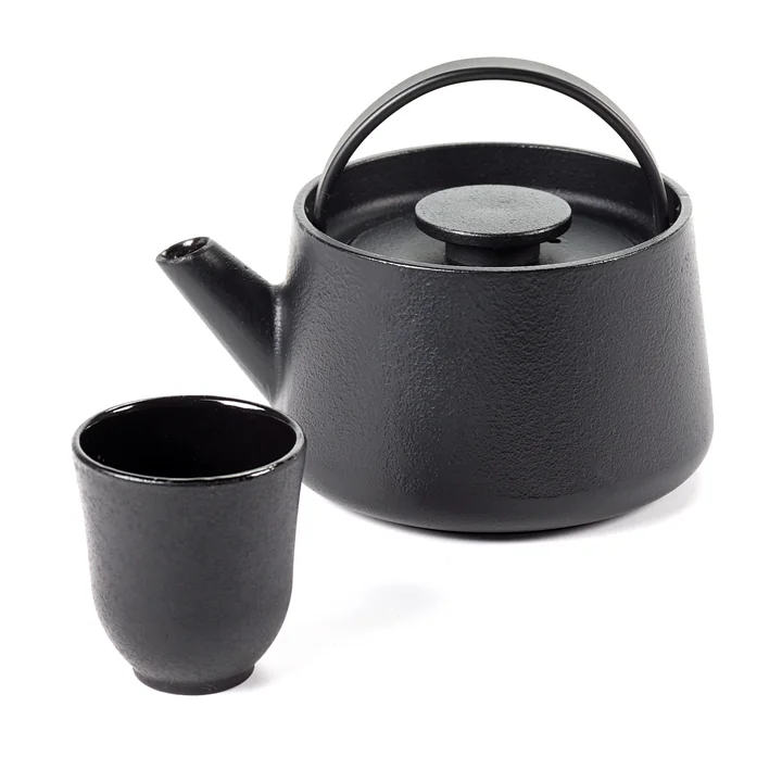 Inku cast iron cup and teapot in black color