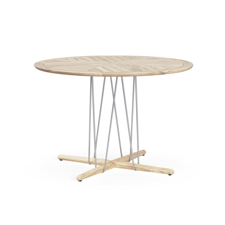 Embrace Garden table, untreated teak, Ø 110 cm from Carl Hansen