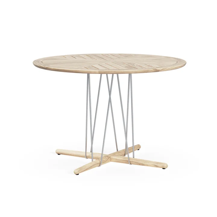 Embrace Garden table, untreated teak, Ø 110 cm from Carl Hansen