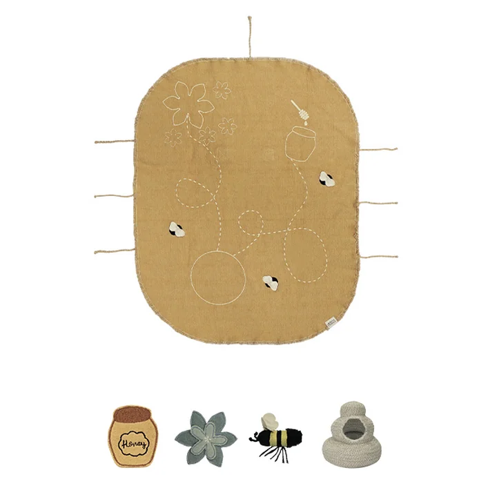 Game set, from nectar to honey by Lorena Canals