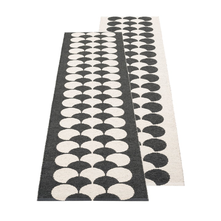 POPPY rug, 250 x 70 cm, black by Pappelina