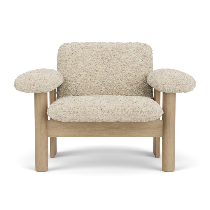 Audo - Brasilia Lounge Chair, natural oak / natural sheepskin