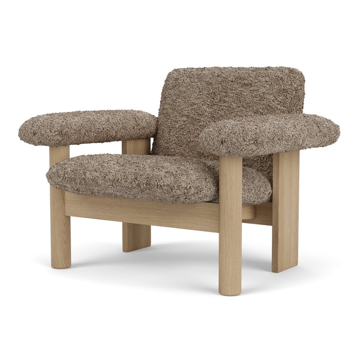 Audo - Brasilia Lounge Chair, natural oak / Sahara brown sheepskin