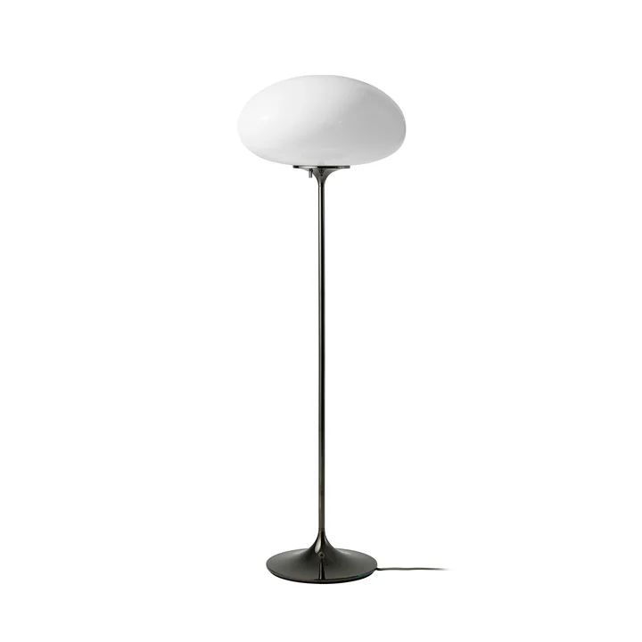Gubi - Stemlite Floor lamp H 110 cm, chrome black / opal