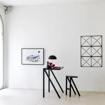 Minimalist tables