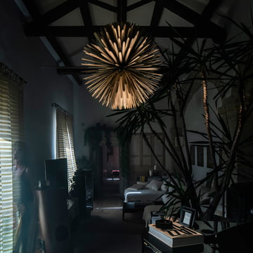 The Sun Light of Love LED pendant light from Foscarini shines in a fascinating way in a dark room