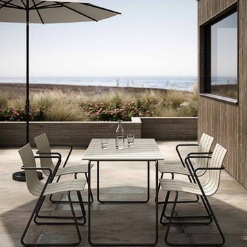 Maritime patio furniture from recycled Mater ialia