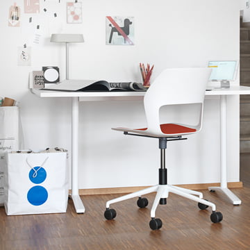 Height adjustable swivel chair for the home office
