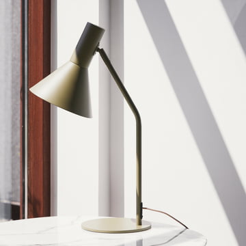 Slim table lamp in Scandinavian look
