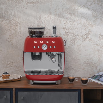 Espresso machine with portafilter EGF03 from Smeg