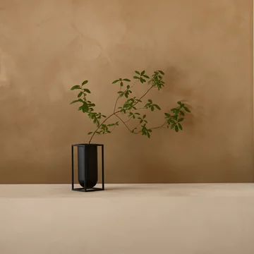 Audo-cube-vase-loo-black-situation-3