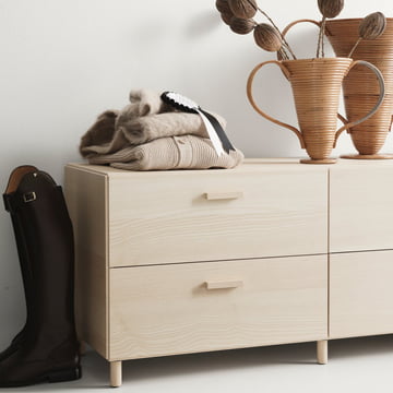 String - Relief Chest of drawers with legs