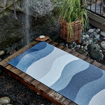 Urvi Carpet, water by Pappelina