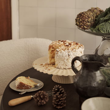 Fountain cake plate, off-white by ferm Living