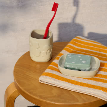 Marimekko - Raide bath towel, sahram yellow / cream, Unikko bathroom accessory set