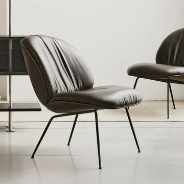 Gubi - Beetle Soft Lounge Chair, fully upholstered, black matt / coffee (smooth leather)
