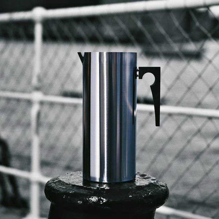 Stelton - Cylinda-Line jug with ice stopper