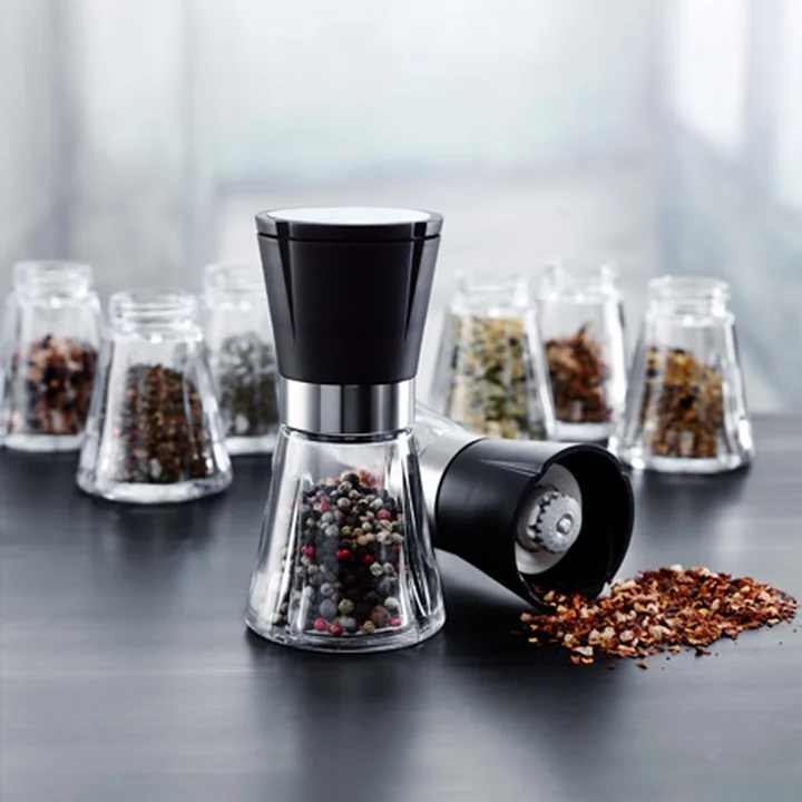 Salt and pepper shakers for individual filling