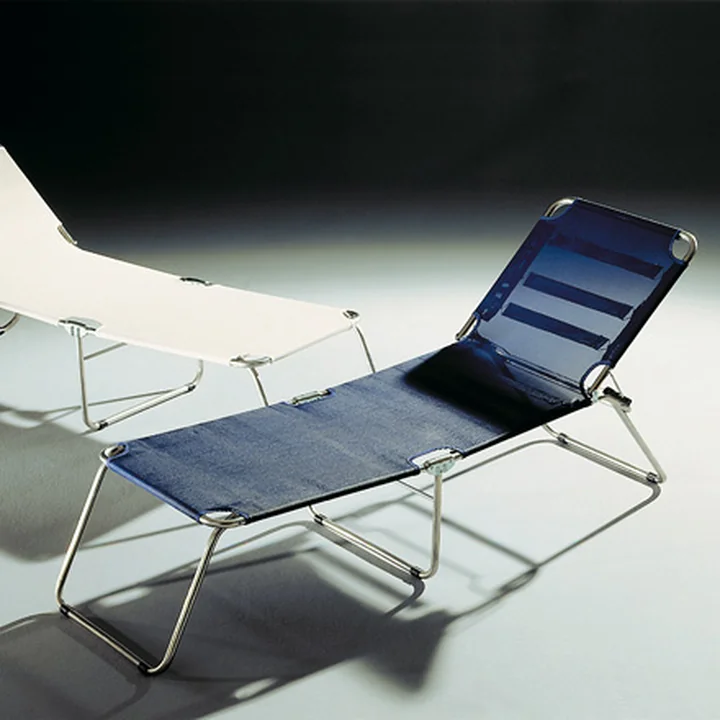 Fiam Amigo Fourty Aluminium loungers in dark blue and white