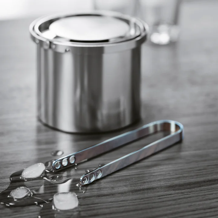 The ice tongs with the isol. Ice bucket from Stelton
