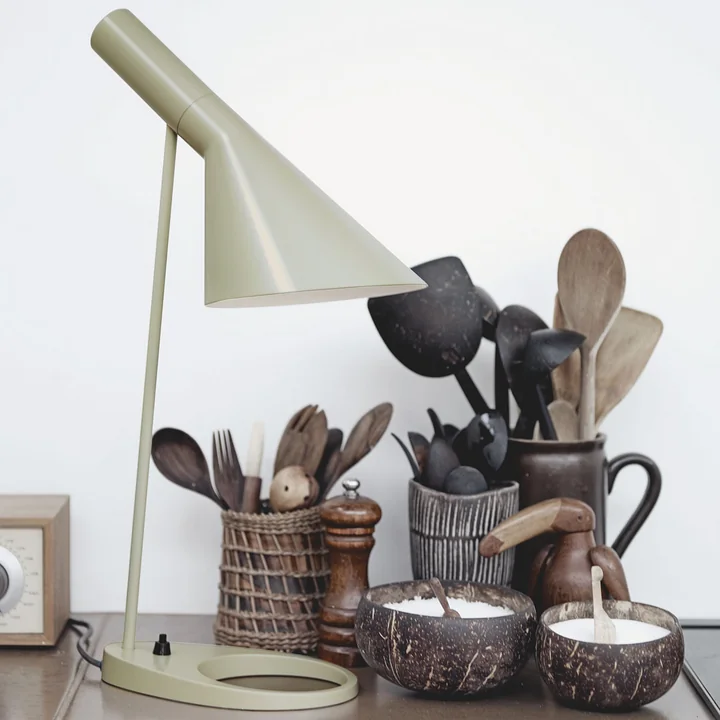 Iconic hole in luminaire base