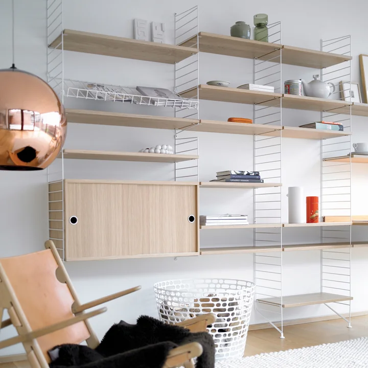 Shelving system from String in oak / white