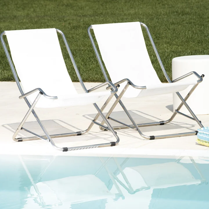 Alu Swing chair Dondolina from Fiam by the pool