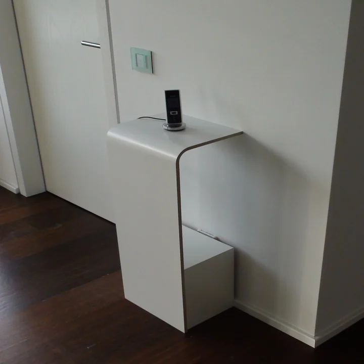 The Fon console from Tojo fits even in the smallest corridor