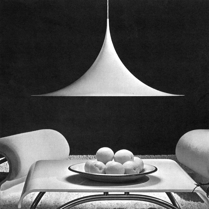 Semi Pendant lamp from Gubi in white above the coffee table