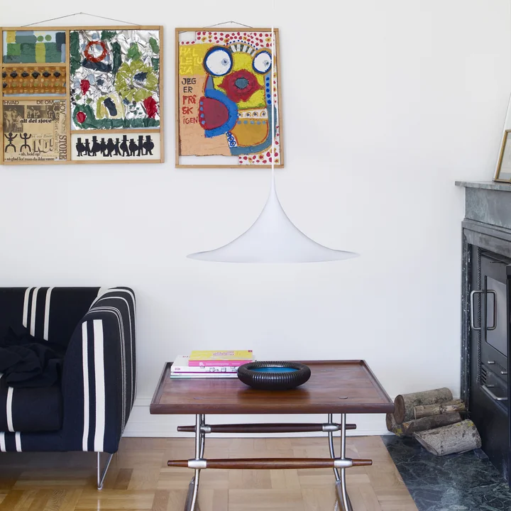 Semi Pendant lamp from Gubi above the coffee table