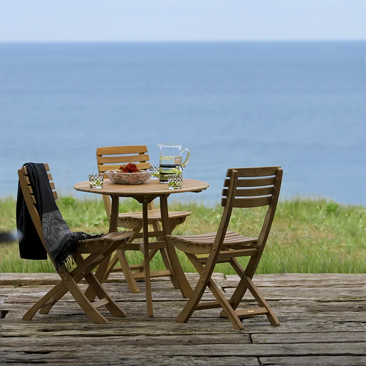 Robust and weatherproof: Skagerak Vendia Table and chairs