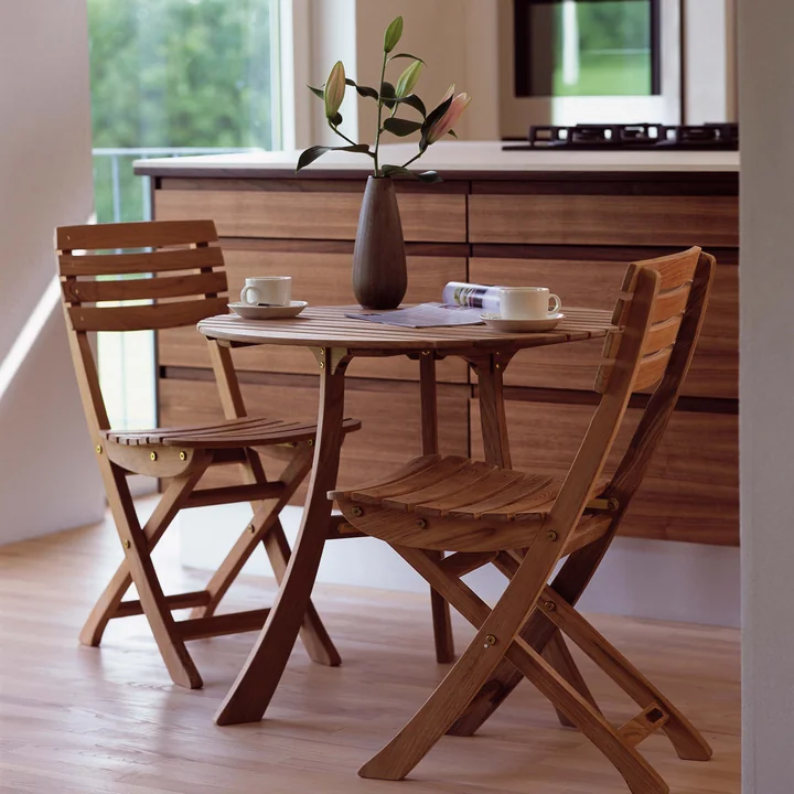 Robust and stylish: Skagerak Vendia Table and chairs