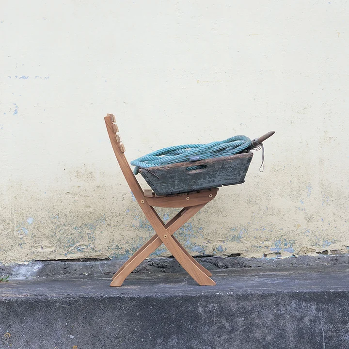 Sweeping and comfortable: the Vendia Chair from Skagerak