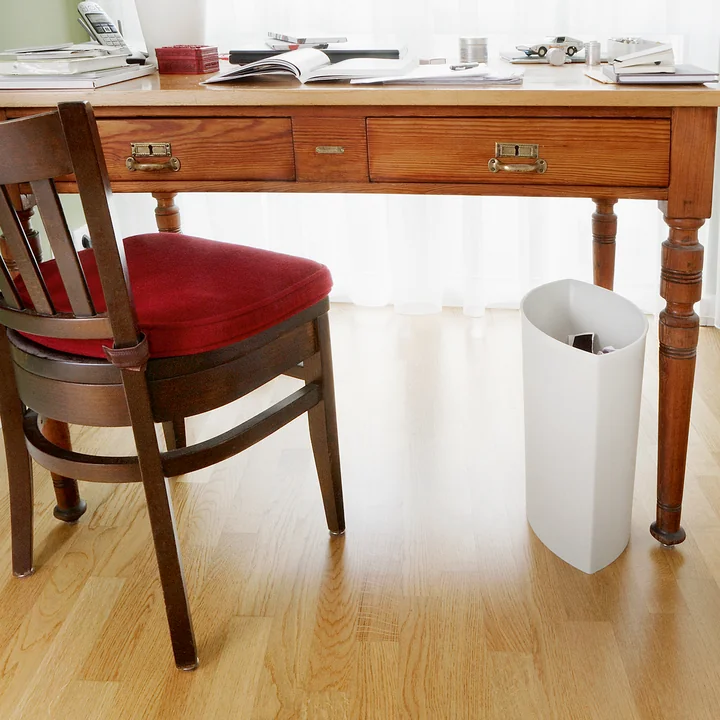 Authentics - Lip wastepaper bin - situation